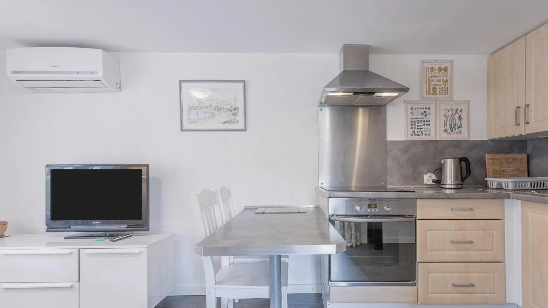 Joli Bungalow Roquebrune-sur-Argens 0*,  France