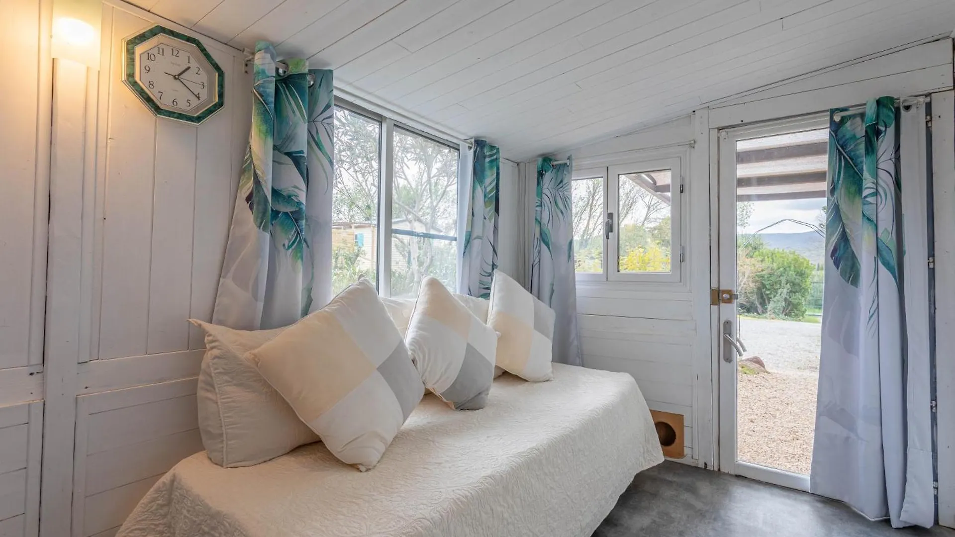 Joli Bungalow Roquebrune-sur-Argens 0*,  France